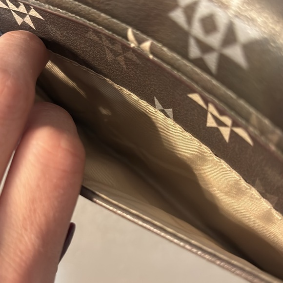 No brand small crossbody/clutch with multiple pockets - Picture 7 of 8